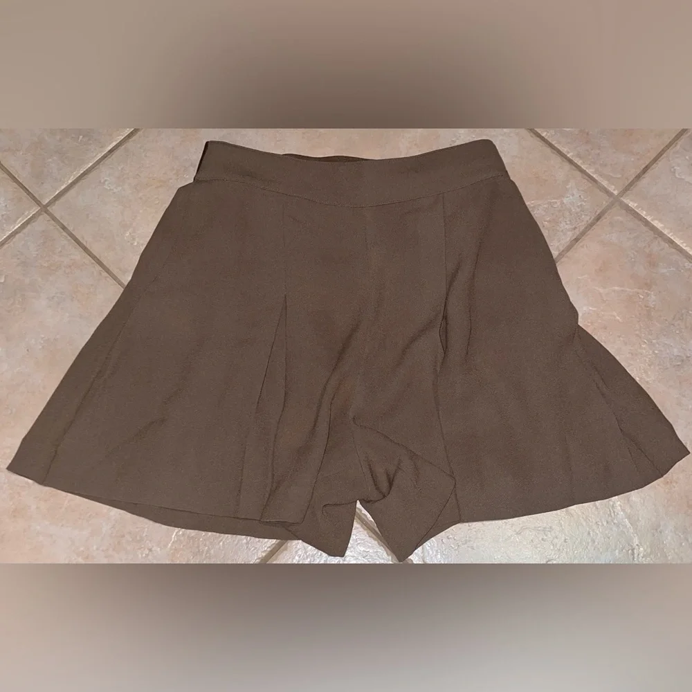 SPANX High Waist Pleated Shorts - Brown